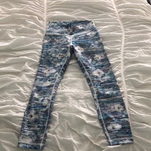 Printed cropped lululemon leggings